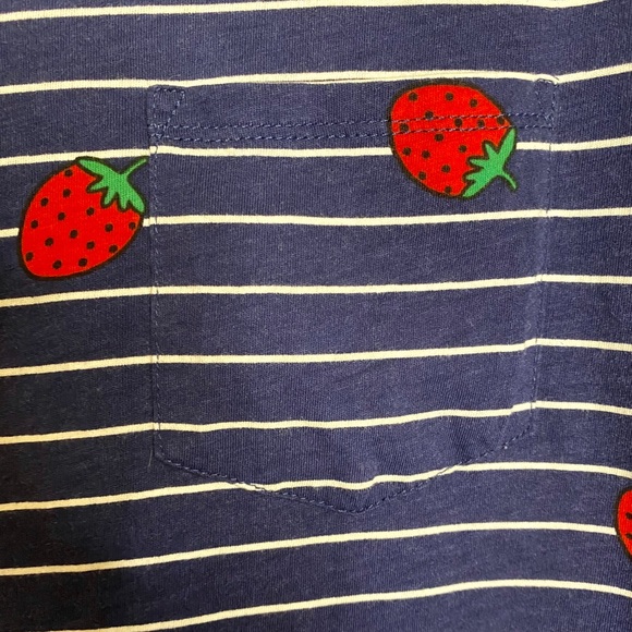 💜F21- Strawberry 🍓 And Navy Adorable Top -Small - Picture 6 of 8